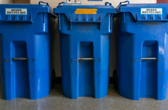 unsplash_8VOZZC1VNnU_waste bins unsplash_8VOZZC1VNnU_waste bins